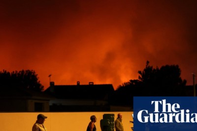 Thousands evacuated in south of France as wildfire rages across pine forest – video