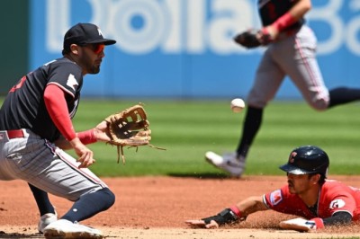 Twins score twice in 12th to slay Guardians