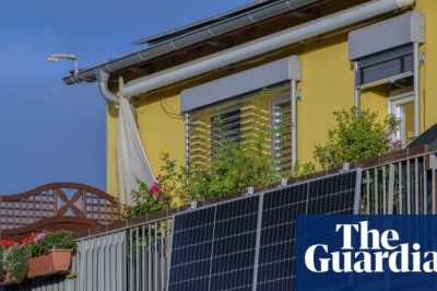 UK households free to install plug-in balcony solar panels from end of August