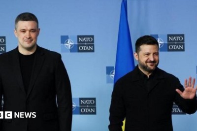 Ukraine's ousted defence minister insists on being reinstated