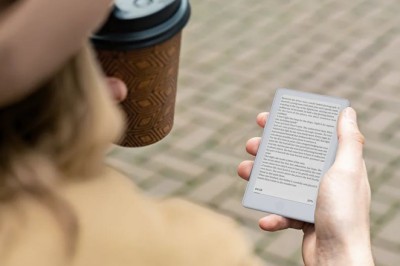 Xteink X4 Pro now available for $99 (Pocket-sized eReader with a 4.3 inch touchscreen, frontlit display)